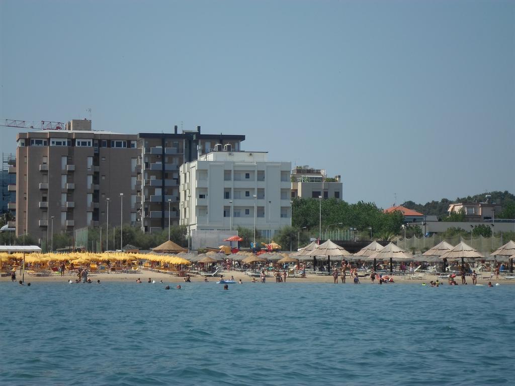 Hotel Mare Pesaro Kültér fotó